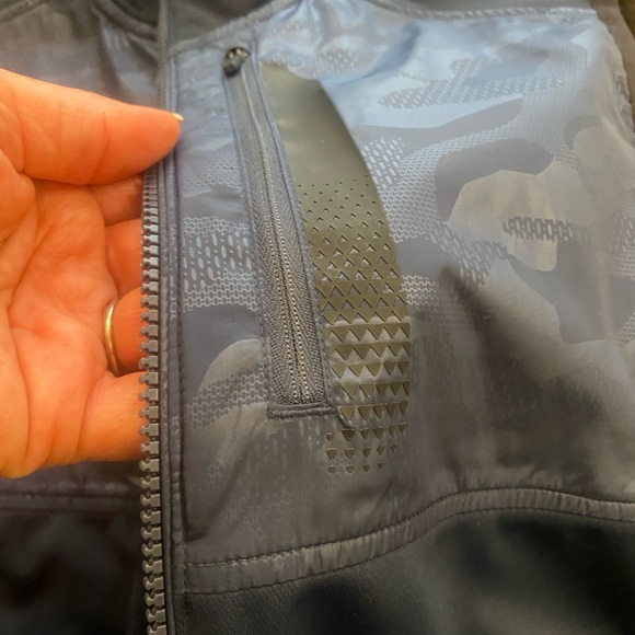 Vineyard Vines Women’s Blue Fairhaven Vest Outerwear New medium, damaged zipper - Picture 4 of 13